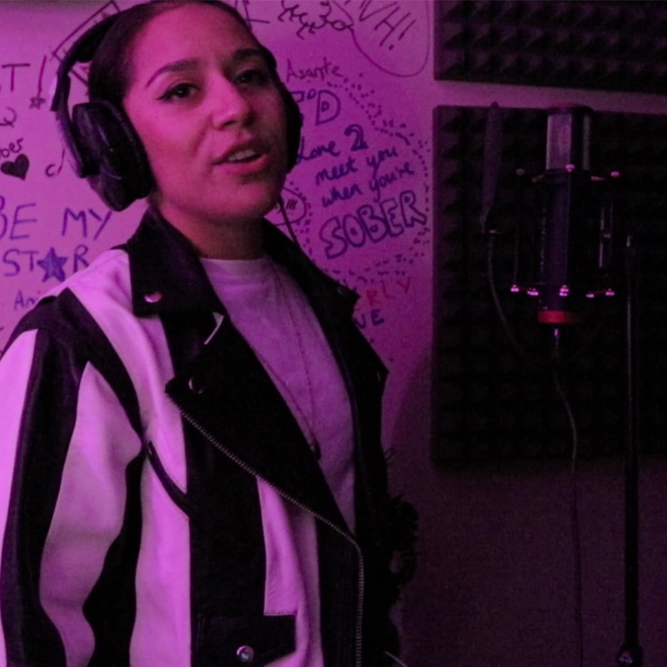 checlee grimes, this fan girl, music, football, documentary, short, sony music, rca